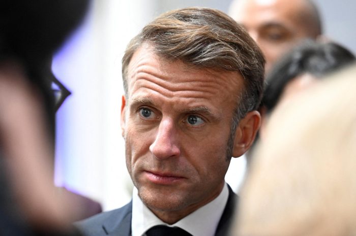 Макрон может уйти в отставку после краха правительства