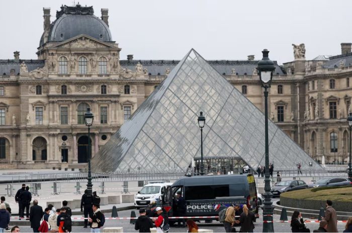 Ограбление Лувра: украдены французские королевские драгоценности за четыре минуты